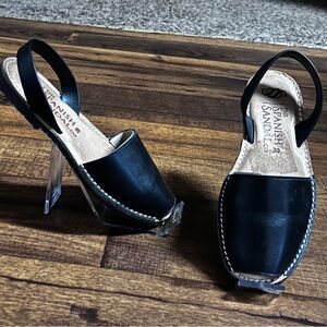 Spanish Sandals ~ Women’s 8.5 ~ Black Leather Flat Noche Peep-Toe Sandals